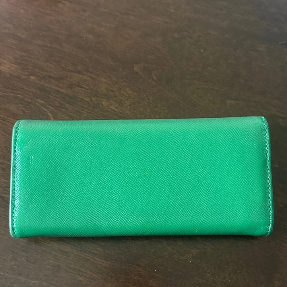 Tory Burch Bright Green Leather Continental Wallet with Gold Logo - Picture 6 of 13